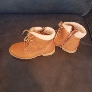 Girls size 12 boots with sherpa top